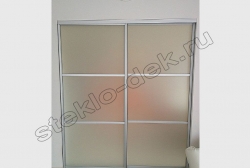 Shkaf-kupe s dekorativnym matovym zerkalom (3)