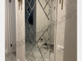 neobychnye-zerkalnye-romby-v-koridore-kvartiry