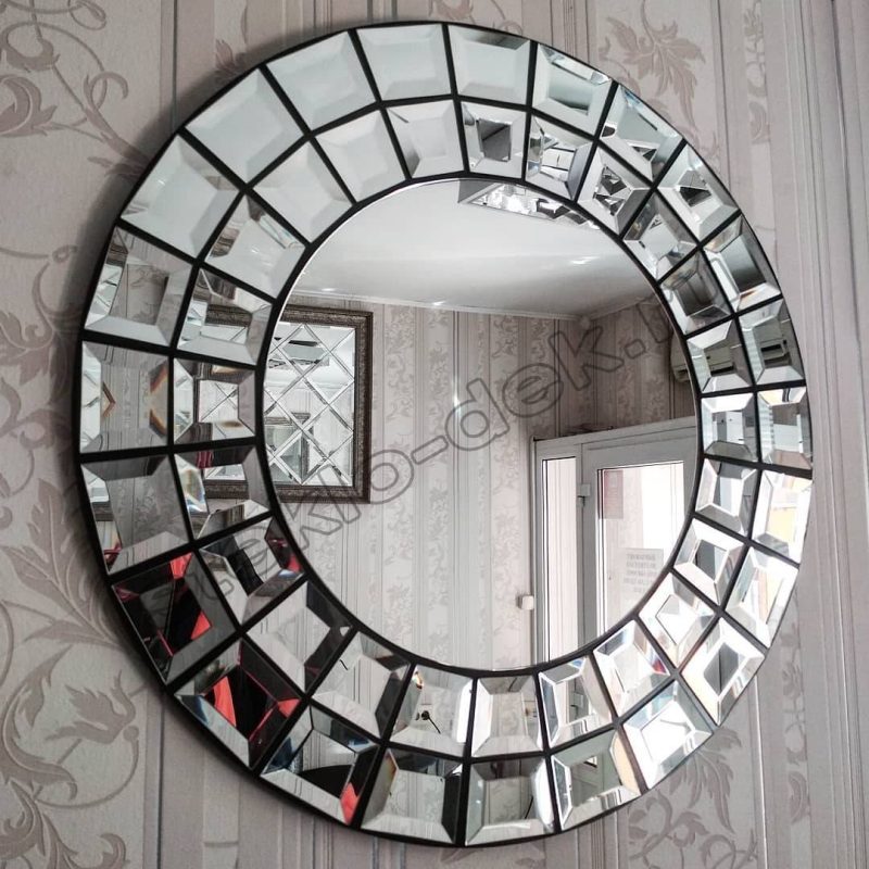 Круглое декоративное зеркало